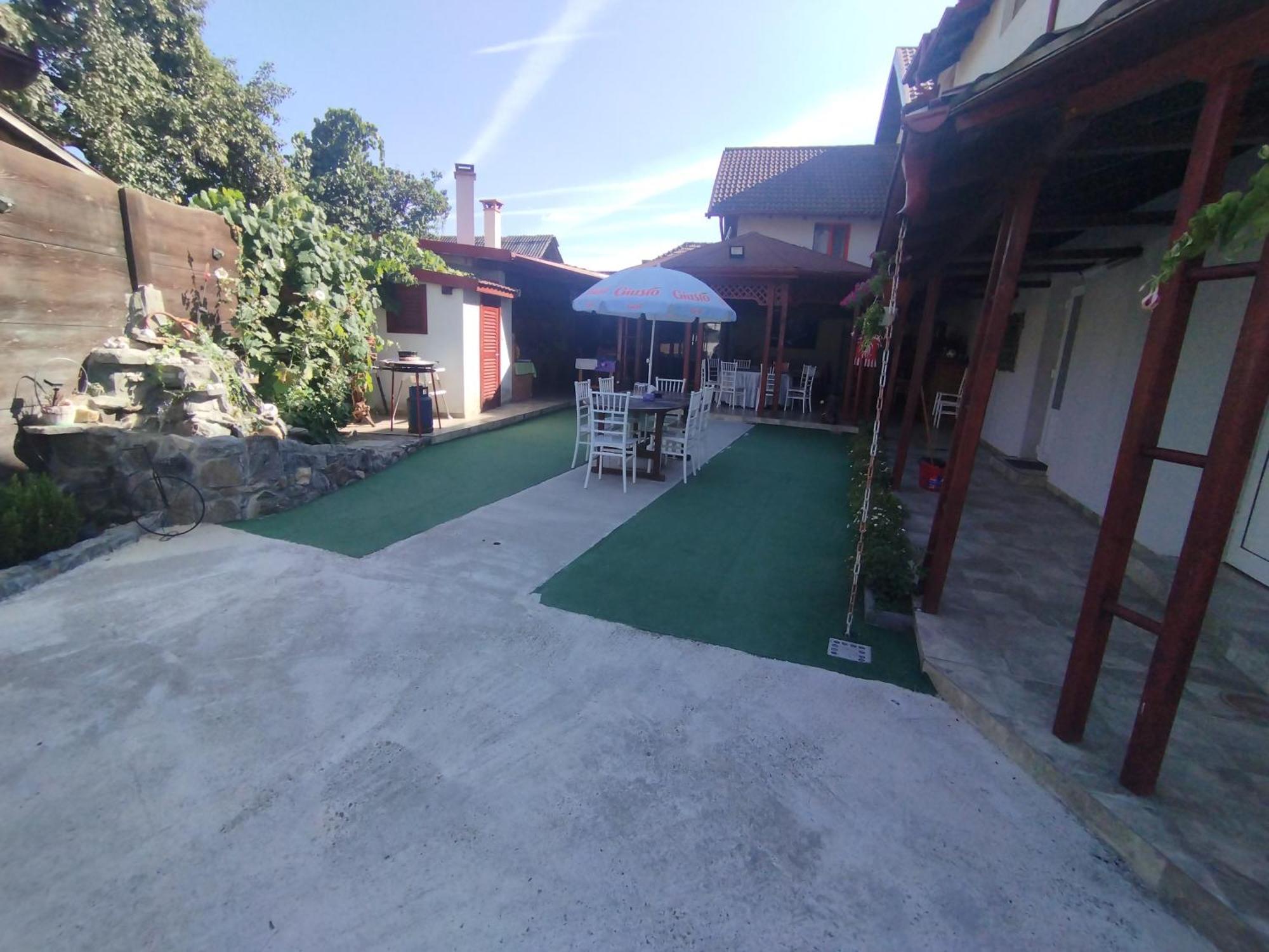 La Zinculescu Hotel Albestii Paminteni Kültér fotó